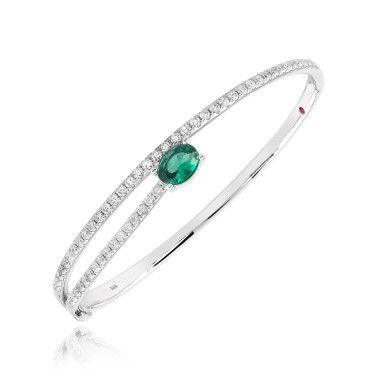 14K WHITE GOLD 2 3/4CT ROUND/OVAL DIAMOND LADIES BANGLE(COLOR STONE OVAL GREEN EMERALD DIAMOND 1 1/4CT)